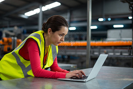 计算机网络工程在工厂组装中的智能化转型与应用