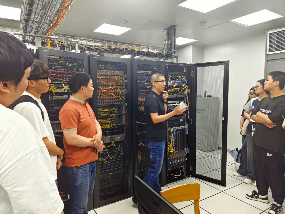 信息工程学院赴信息与现代教育技术中心开展计算机系统集成实践教学活动